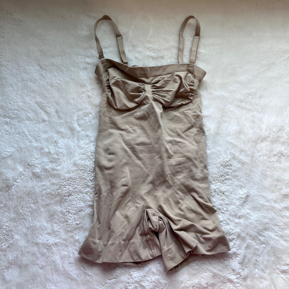 SKIMS Women's Sculpting Mid Thigh Bodysuit Tan Size Large Seamless Shapewear L
